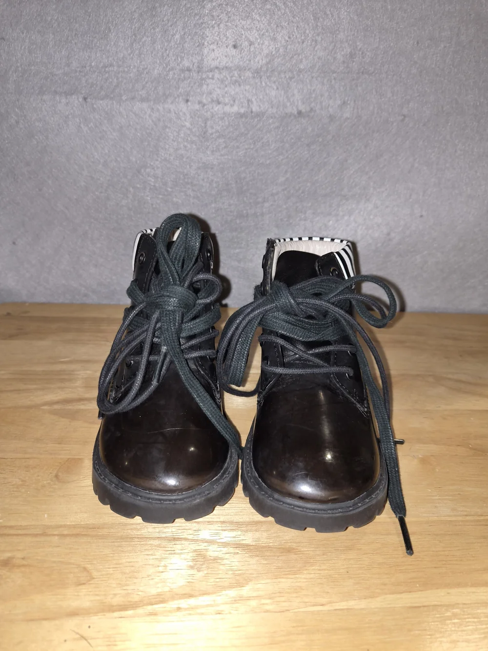 AKID Kids Black Patent Leather Lace-Up Combat Boots – Size 8C